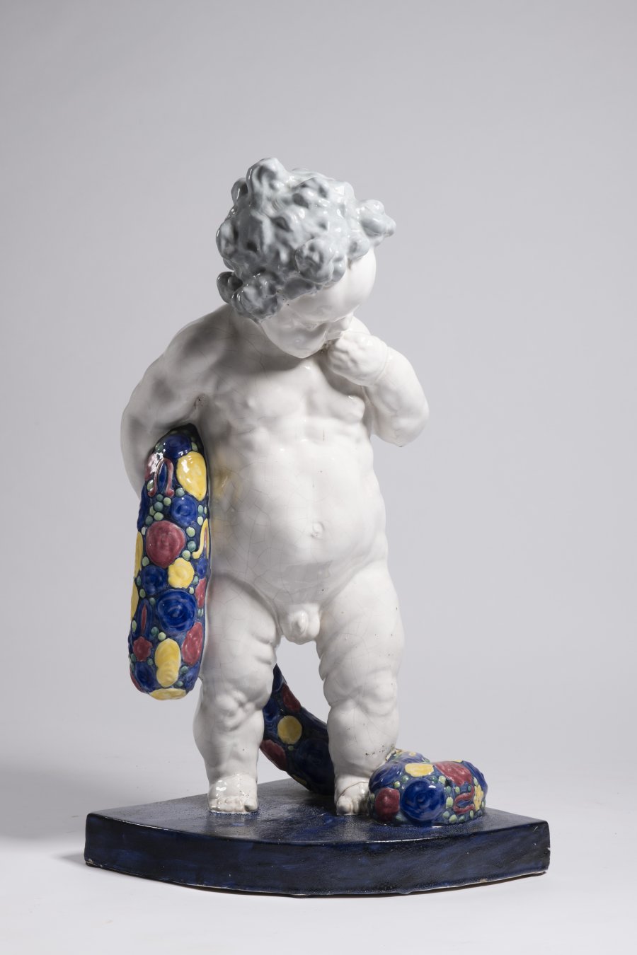 PUTTO MIT BLUMENGIRLANDE