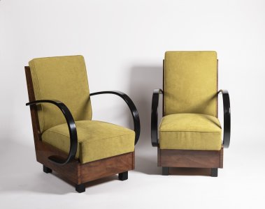 FUNCTIONALIST ARMCHAIRS