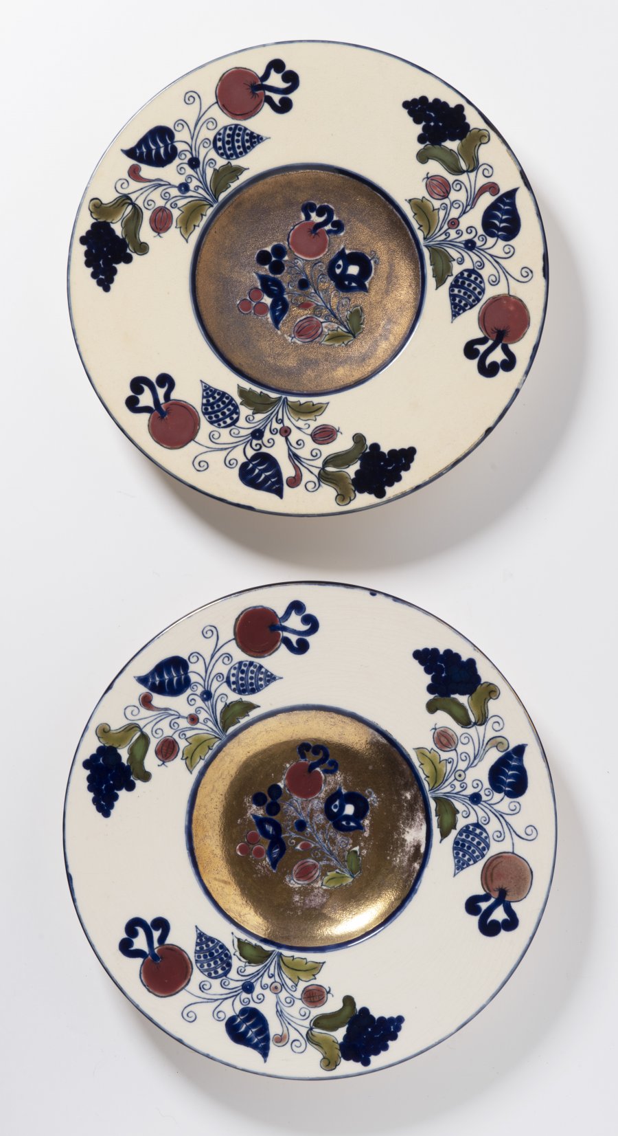 PAIRED PLATES WITH FLOWERS