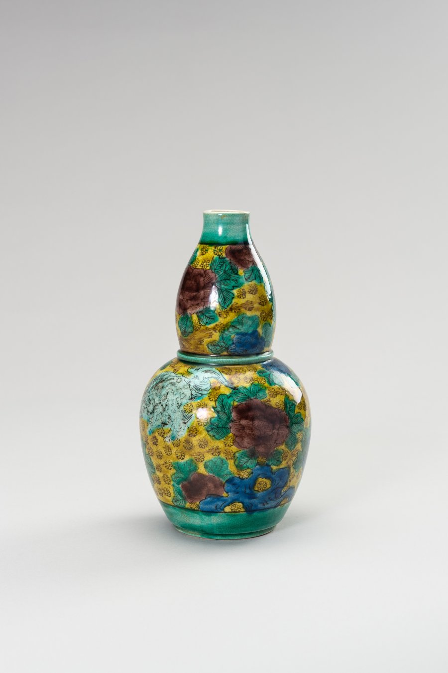 JAPANESE PORCELAIN KUTANI VASE FROM THE EDO PERIOD