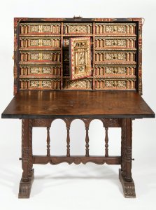 BARGUEÑO CABINET