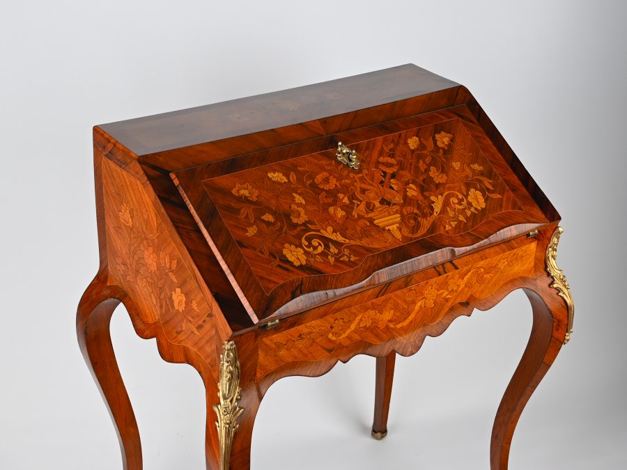 A NAPOLEON III BUREAU