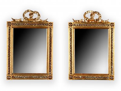 PAIR MIRRORS IN CLASSIC STYLE