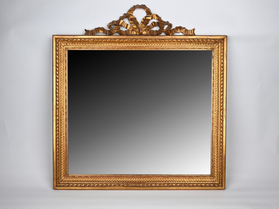 A CLASSICIST MIRROR