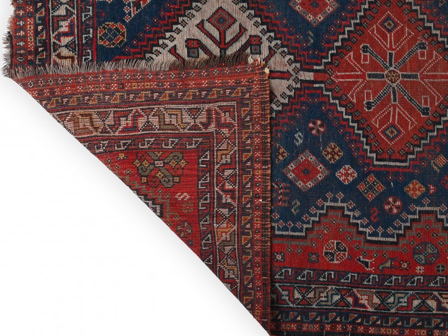 A CASCAISIAN RUG