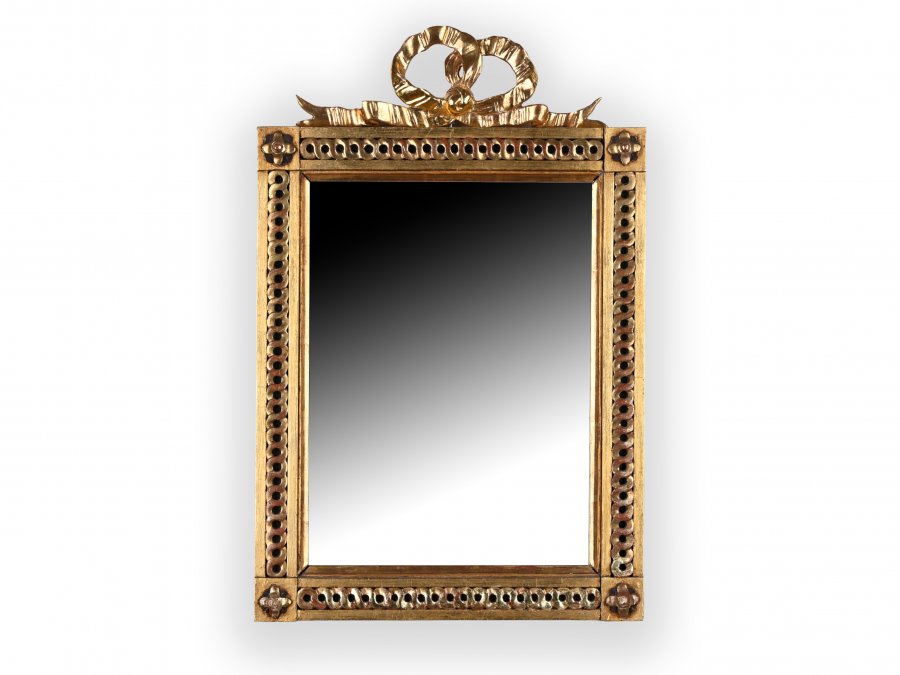 PAIR MIRRORS IN CLASSIC STYLE