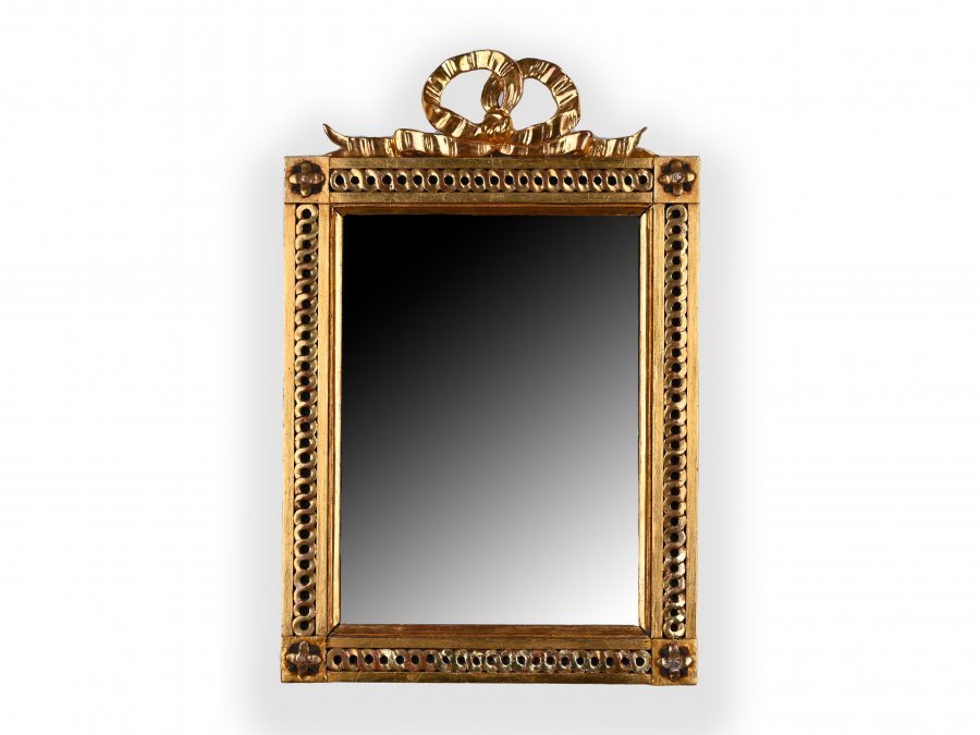 PAIR MIRRORS IN CLASSIC STYLE