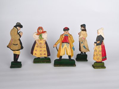 FOLKLORE FIGURINES