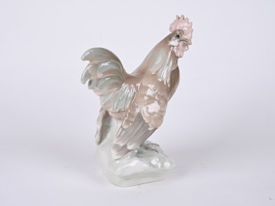 A PORCELAIN ROOSTER