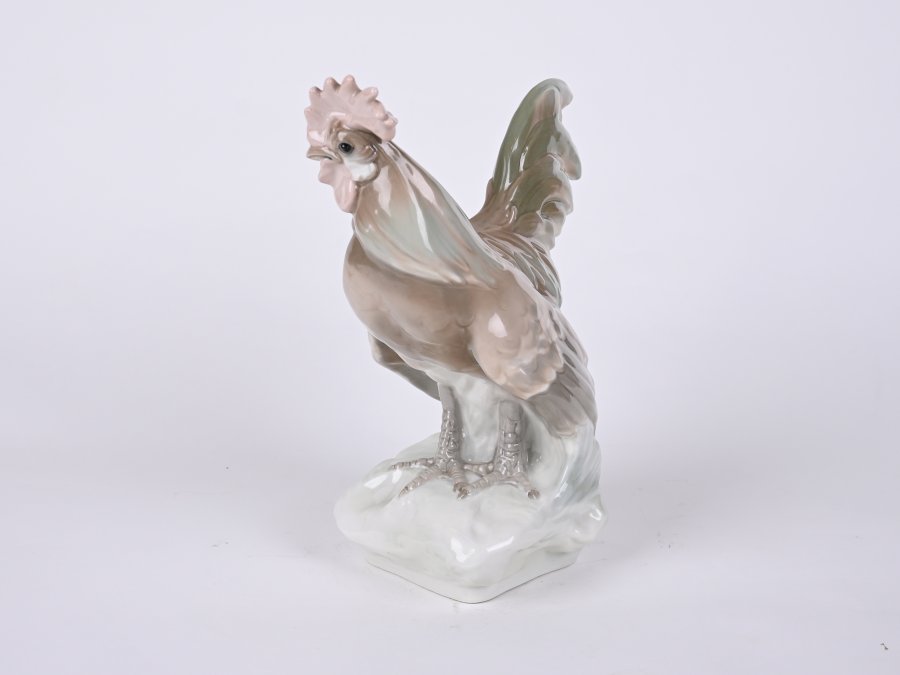 A PORCELAIN ROOSTER