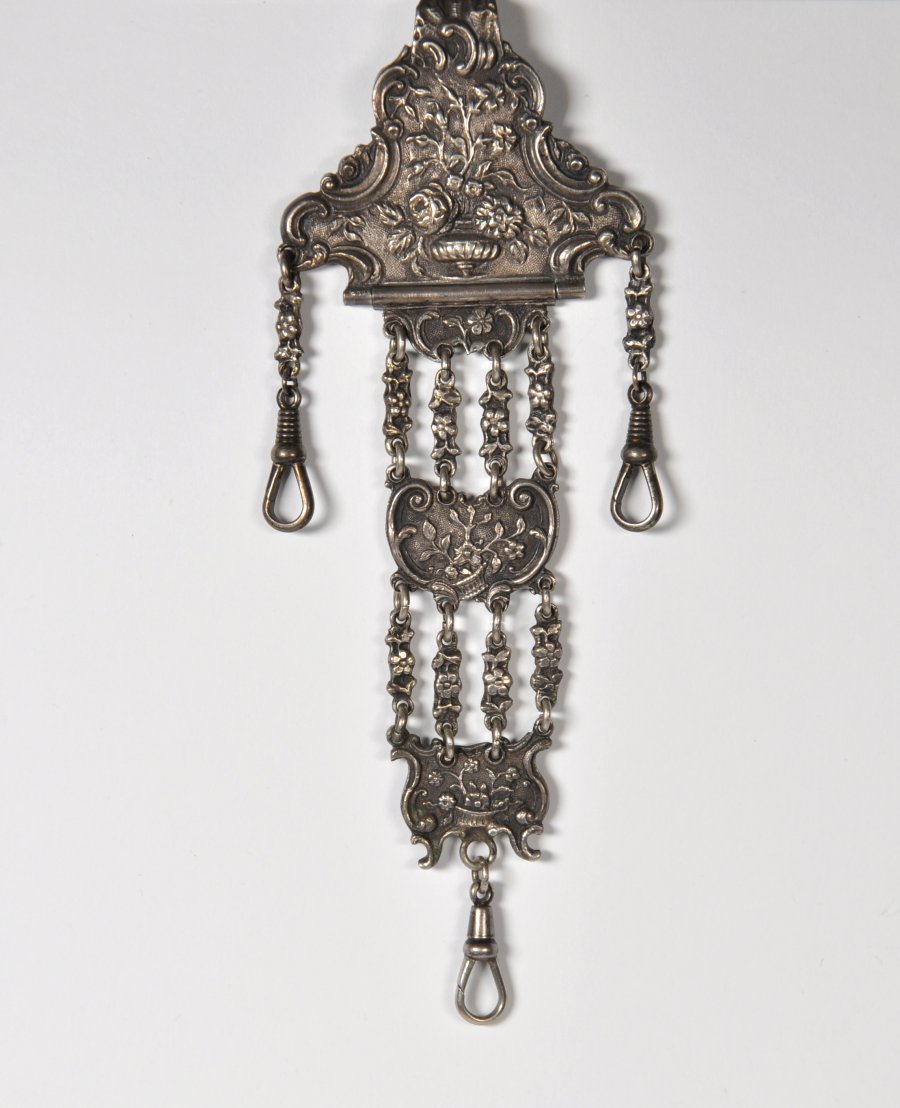 SET OF SILVER DECORATIONS