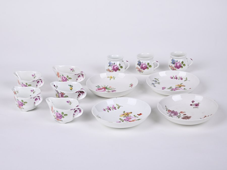 SET OF SMALL VIENNA PORCELAIN PIECES