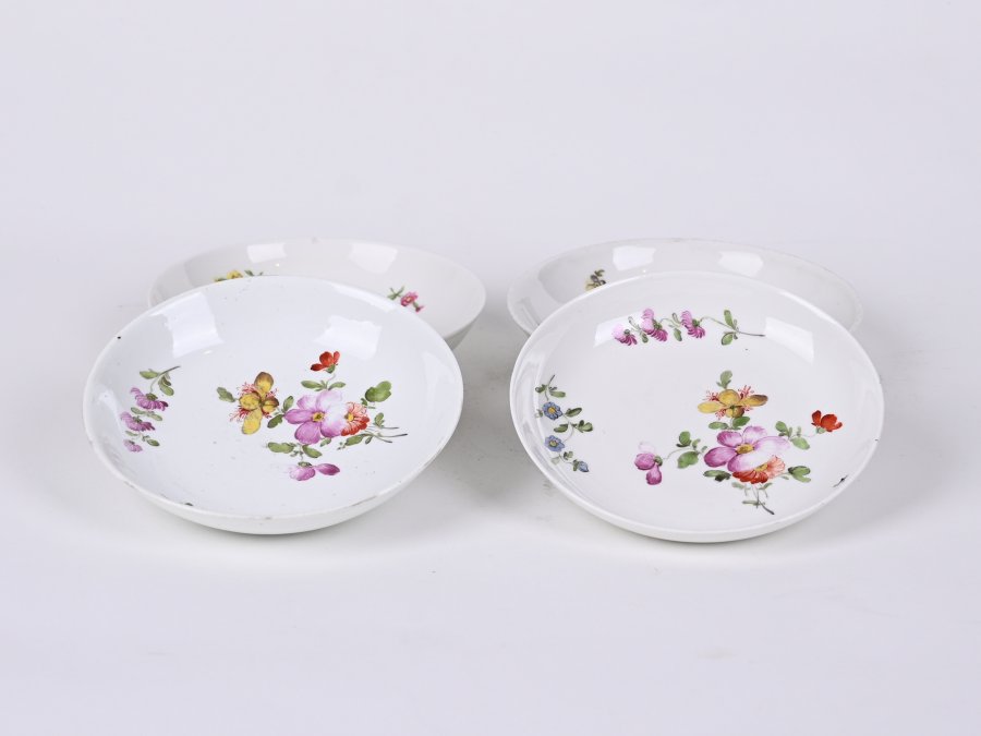 SET OF SMALL VIENNA PORCELAIN PIECES