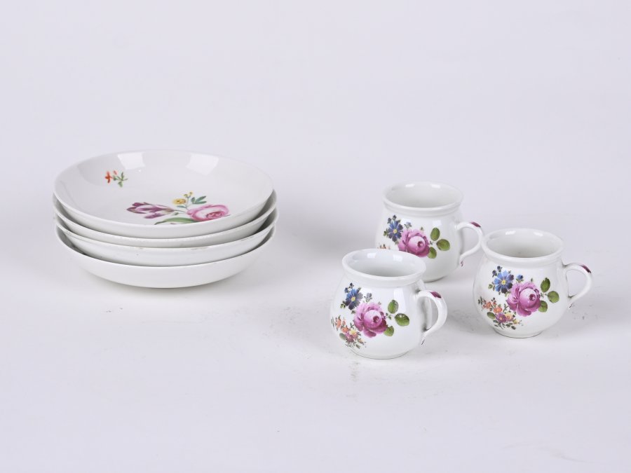 SET OF SMALL VIENNA PORCELAIN PIECES