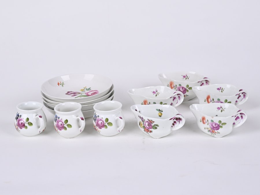 SET OF SMALL VIENNA PORCELAIN PIECES