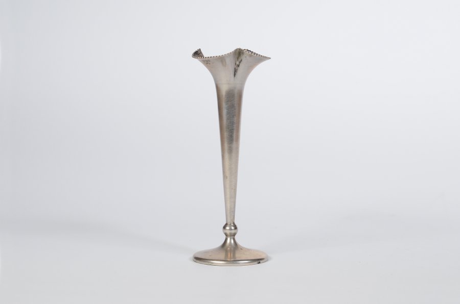 CALYX SHAPED VASE