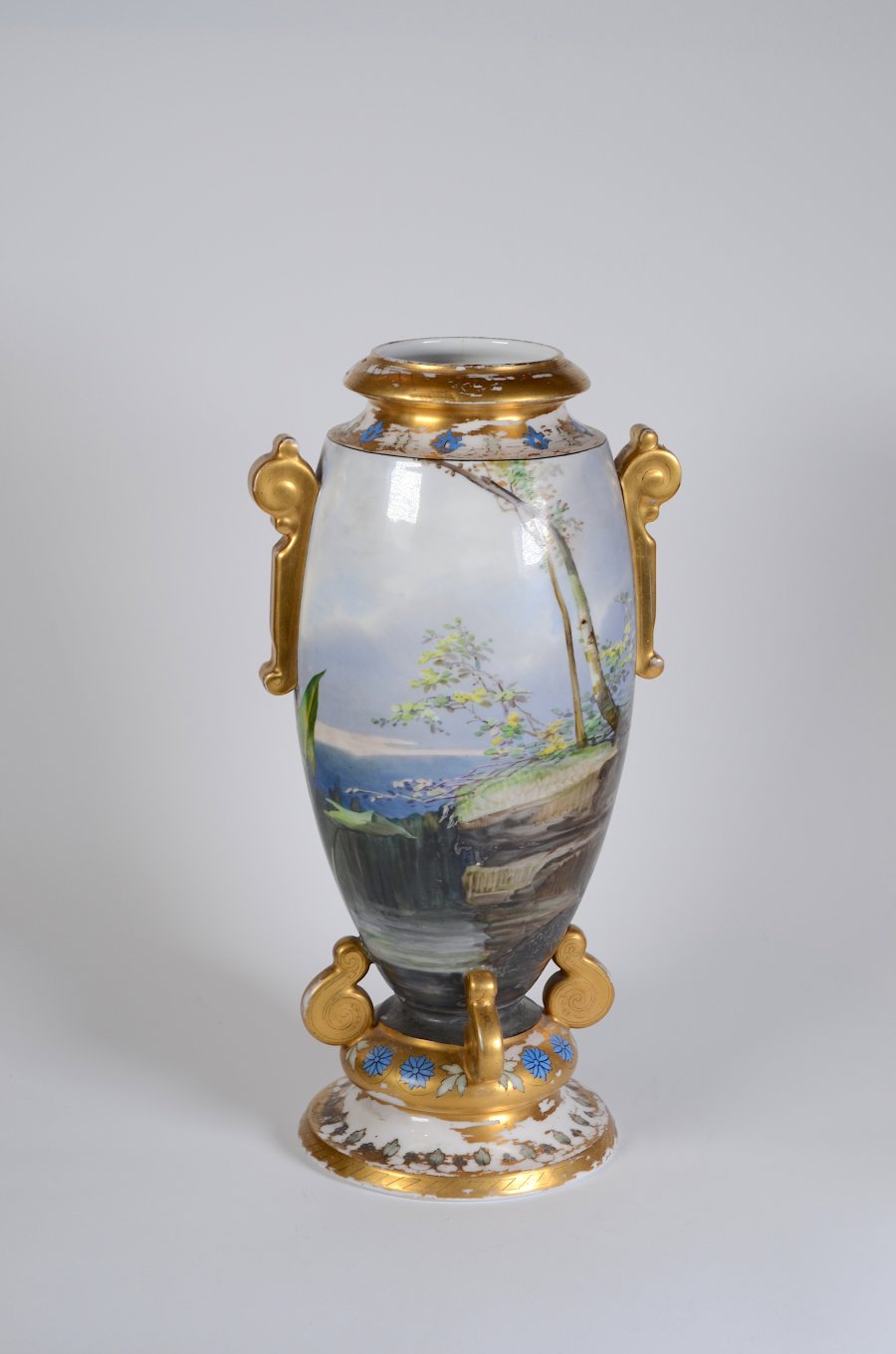 VASE WITH HERONS