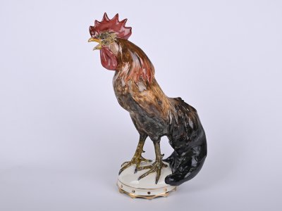 ROOSTER ON THE STAND