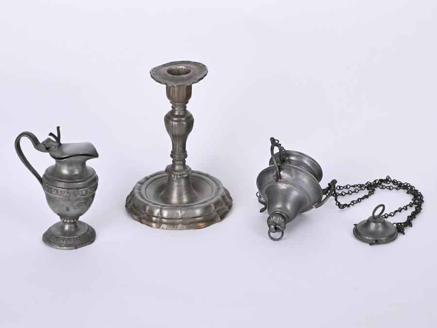 SET OF TIN OBJECTS