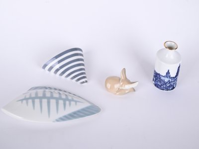 SET OF PORCELAIN OBJECTS