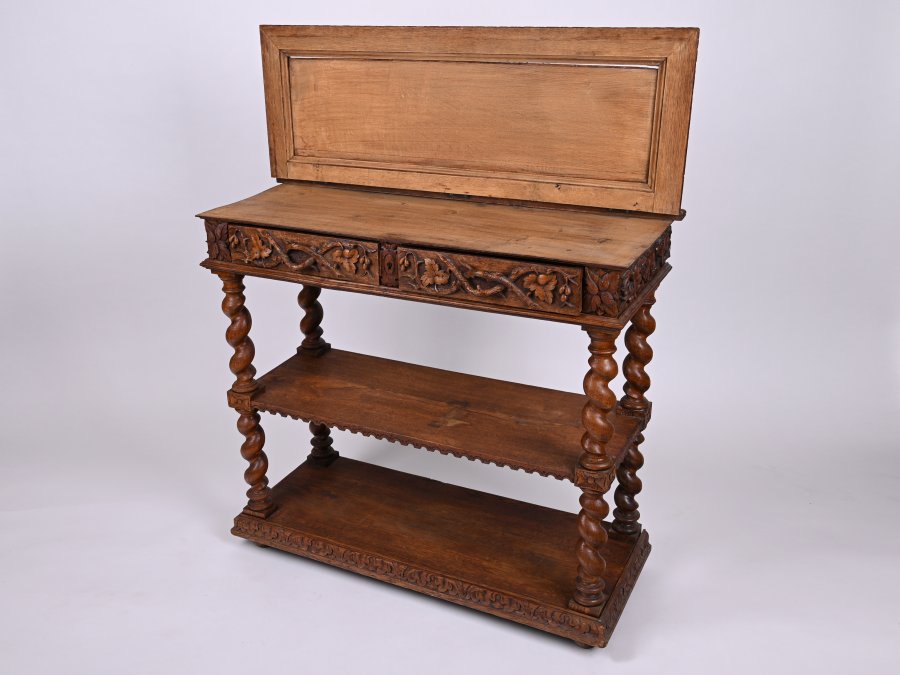 ETAGERE WITH VINE SPRIGS