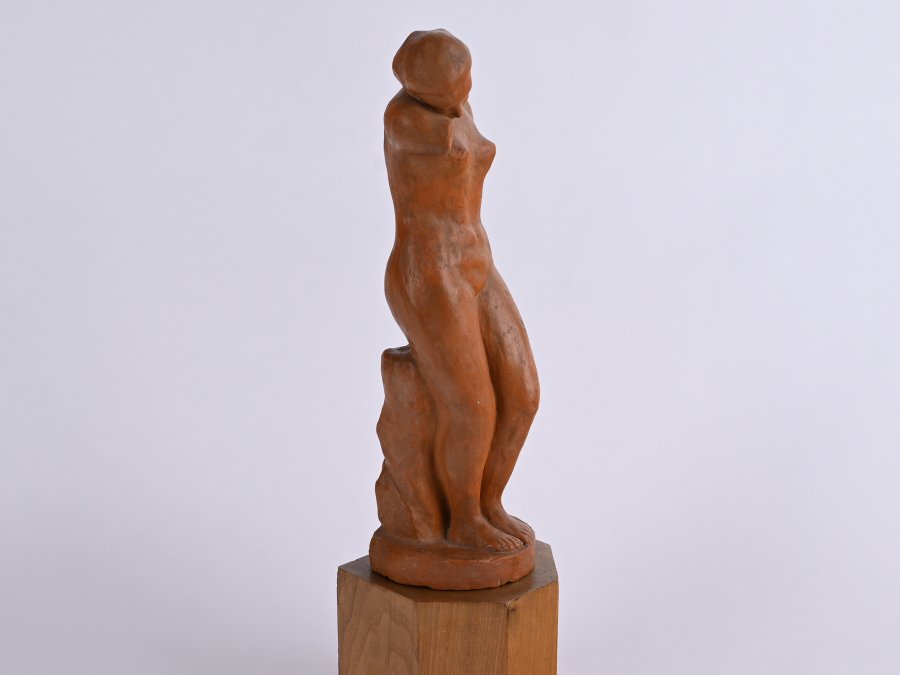 FEMALE NUDE