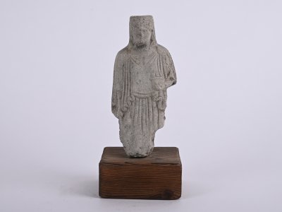 STATUETTE OF A WOMAN