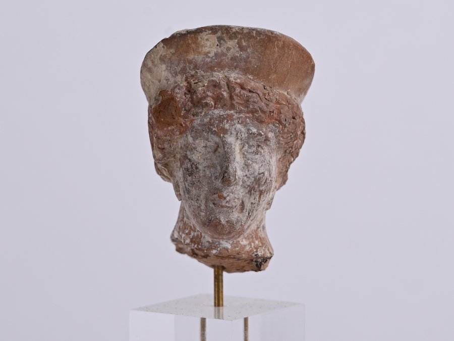 HEAD OF A STATUETTE