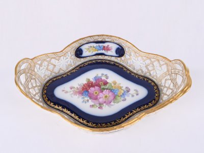 A PORCELAIN BASKET