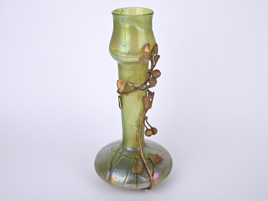 A GINKGO VASE