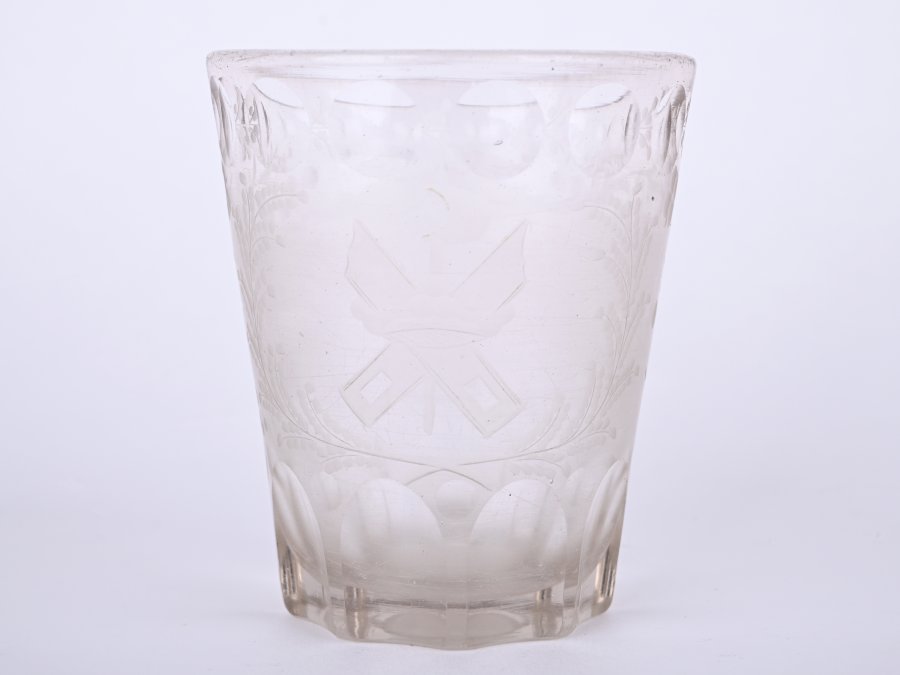 GLASS WITH A CARVED DECORATION