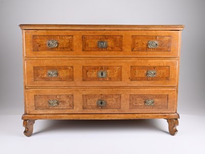 CLASSICIST COMMODE  WITH INLAY