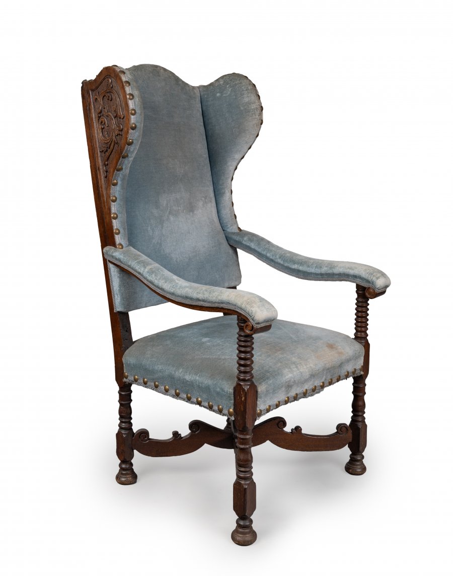 HISTORISM WING CHAIR