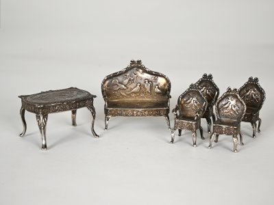 MINIATURE FURNITURE SET