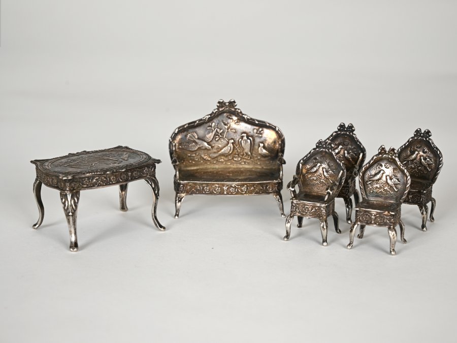 MINIATURE FURNITURE SET