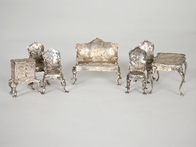 MINIATURE FURNITURE SET II