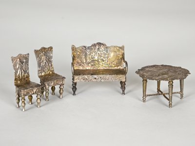 MINIATURE FURNITURE SET IV