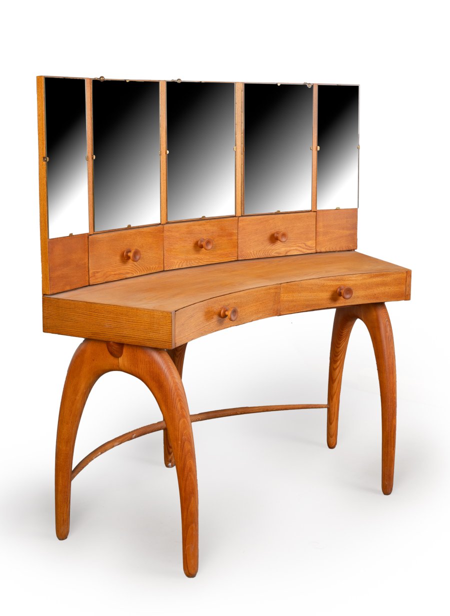 DRESSING TABLE WITH MIRROR