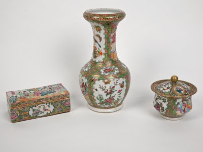 SET OF CHINESE PORCELAIN