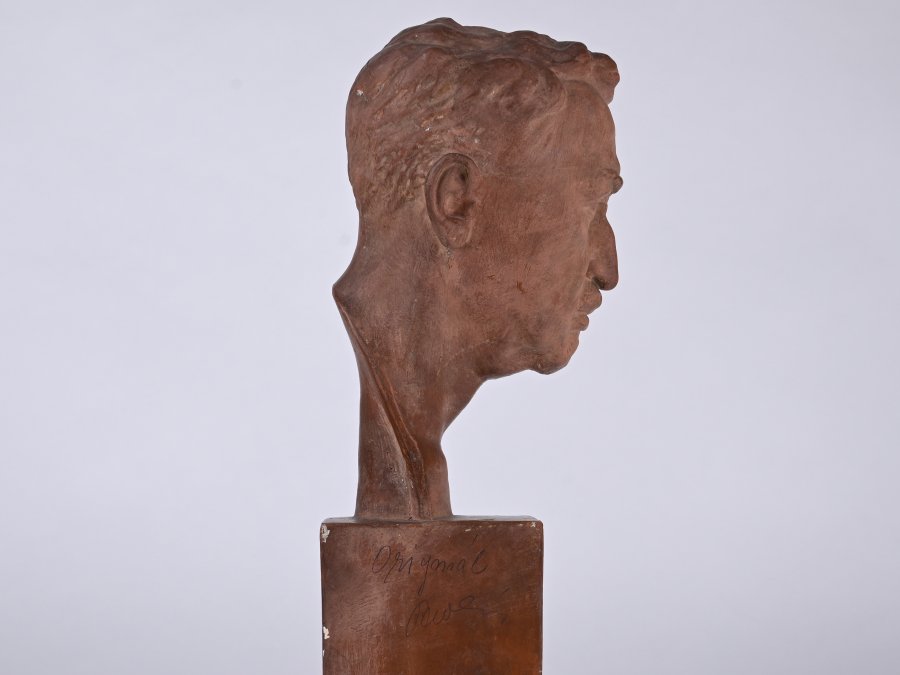 BUST OF JIŘÍ MAHEN