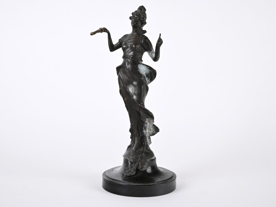 A FIGURAL ART NOUVEA CLOCK