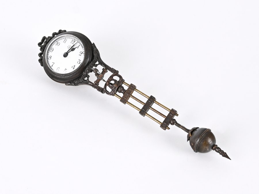 A FIGURAL ART NOUVEA CLOCK