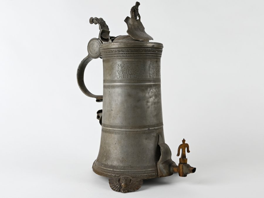 JUG WITH A TAP