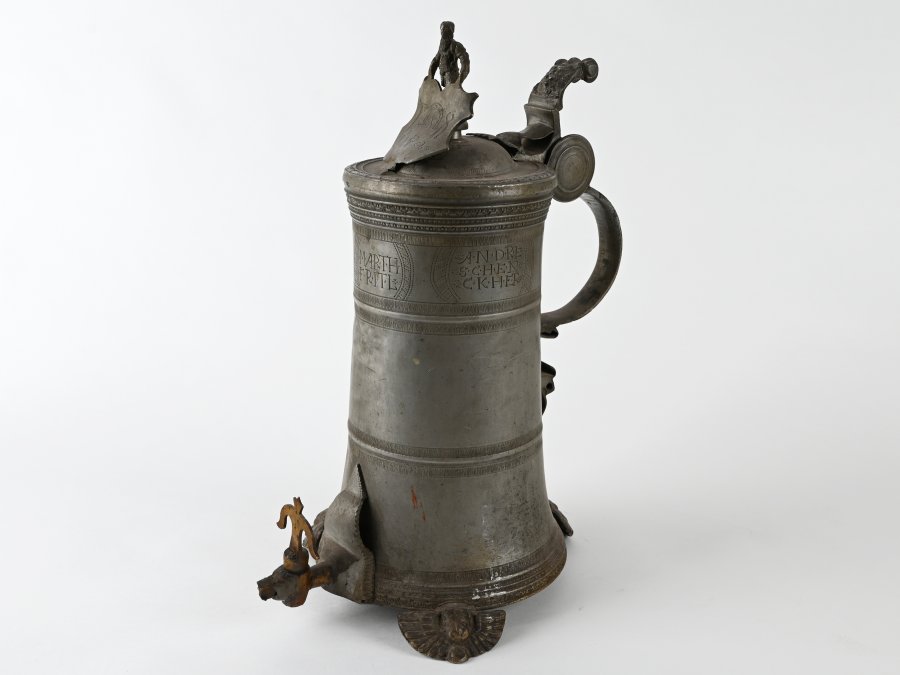 JUG WITH A TAP