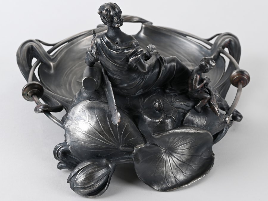 ART NOUVEAU BOWL WITH A GIRL