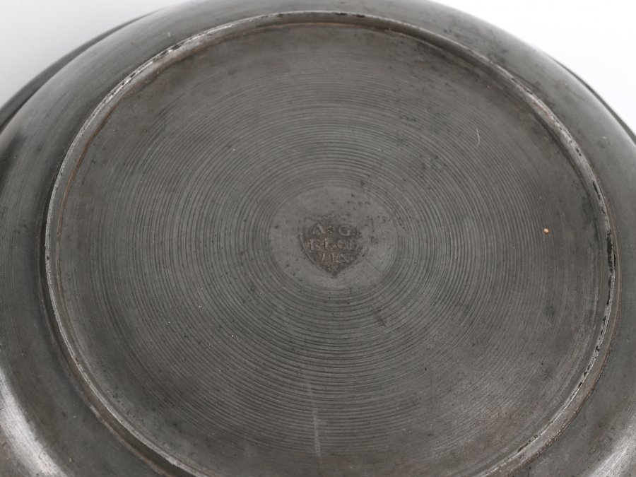 SET OF TIN WARE