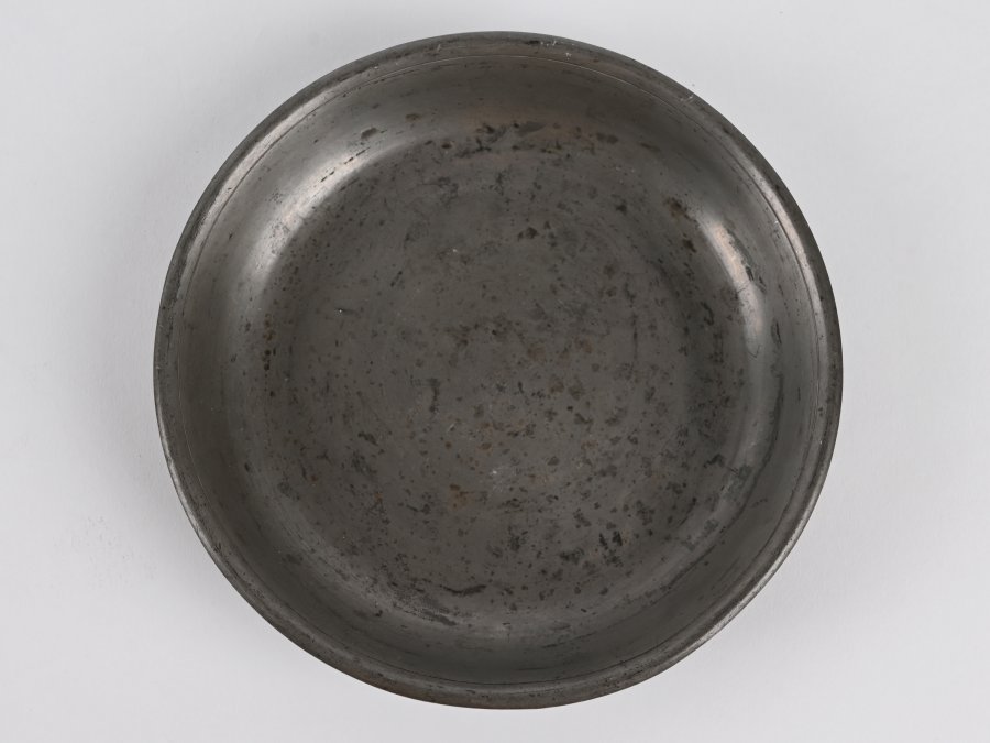 SET OF TIN WARE