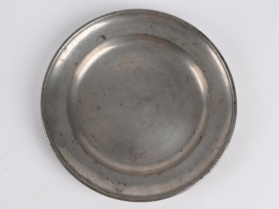 SET OF TIN WARE