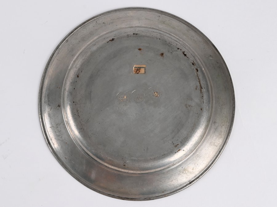 SET OF TIN WARE