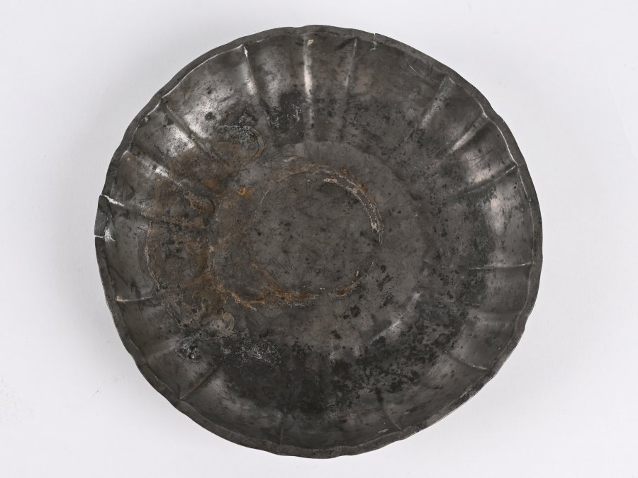 SET OF TIN WARE